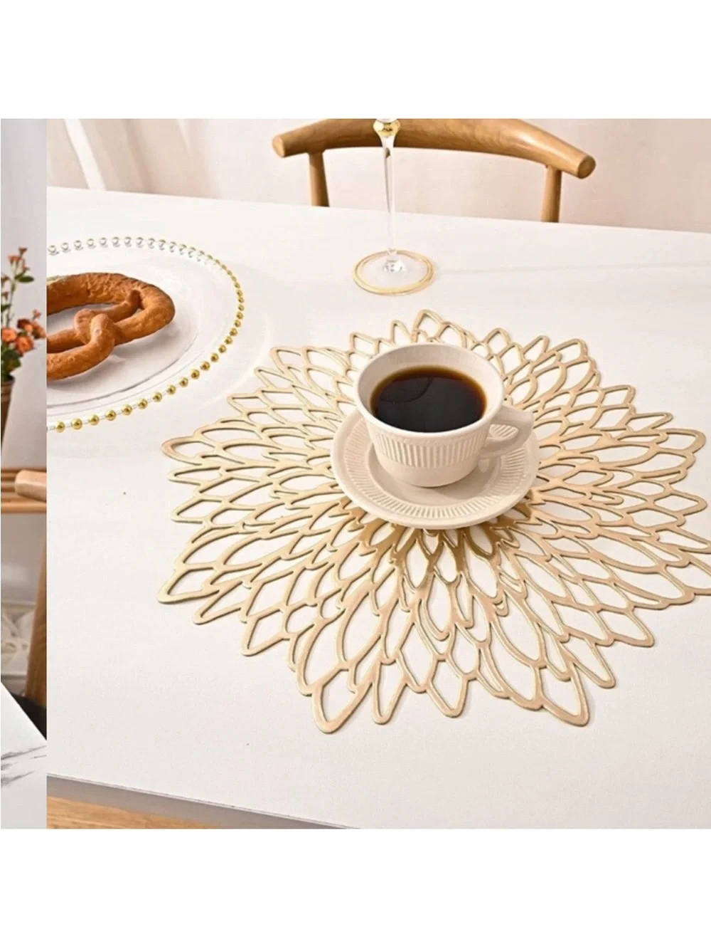 Gold Vinyl Placemats Set of 8 Round Floral Leaf Dining Modern Table Place Mats